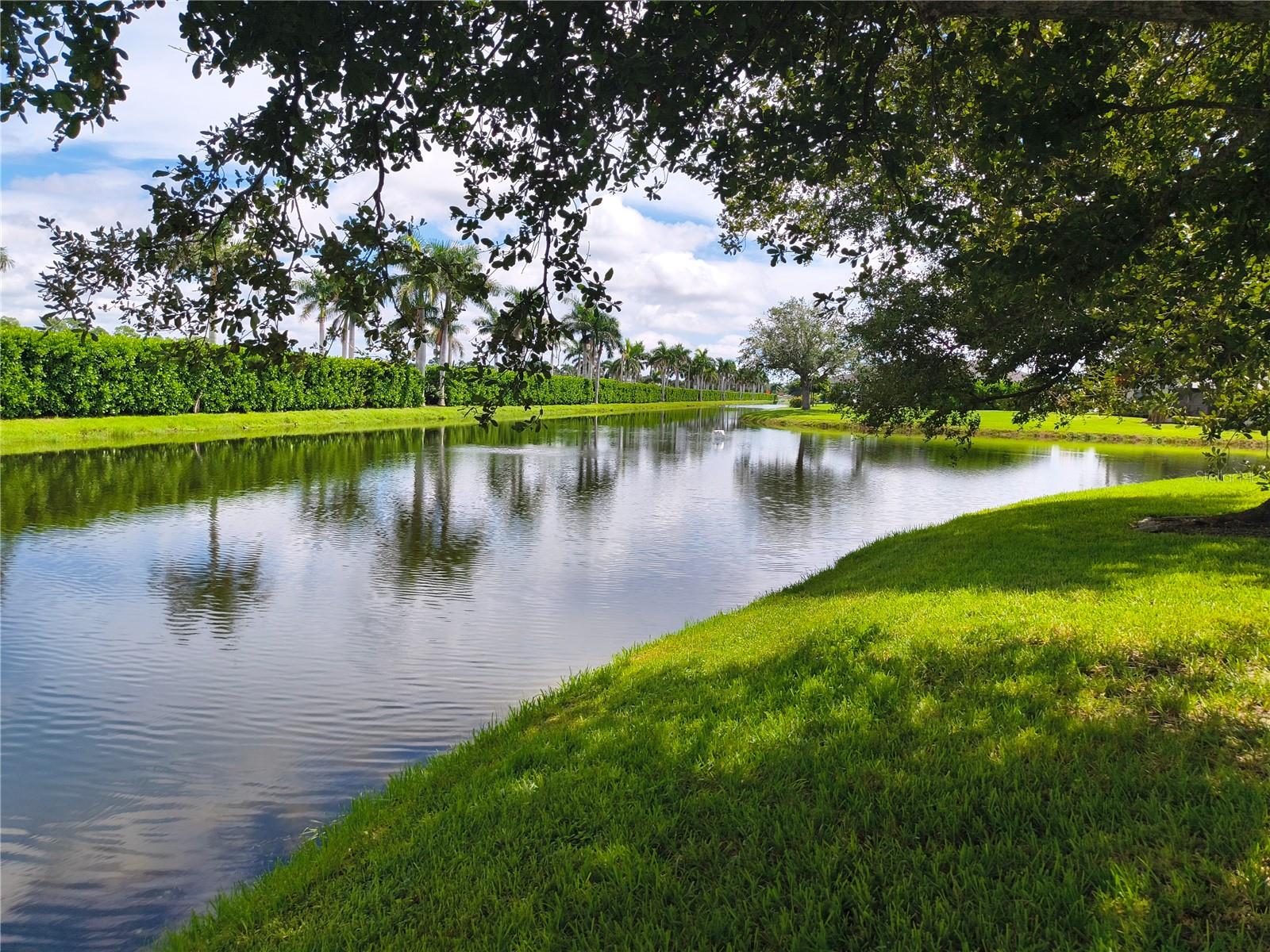 Image 27 of 30 For 214 Lake Victoria Court