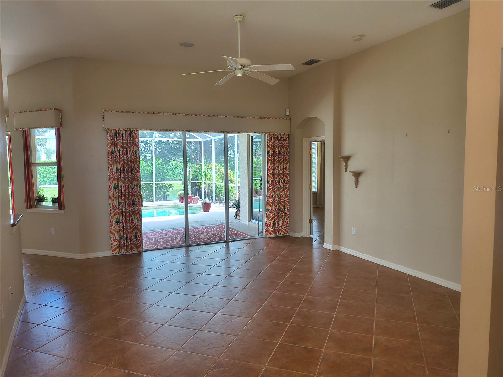 Image 4 of 30 For 214 Lake Victoria Court