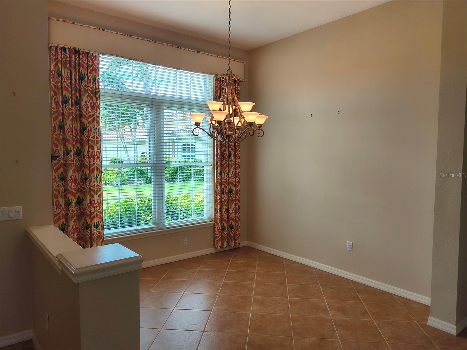 Image 5 of 30 For 214 Lake Victoria Court