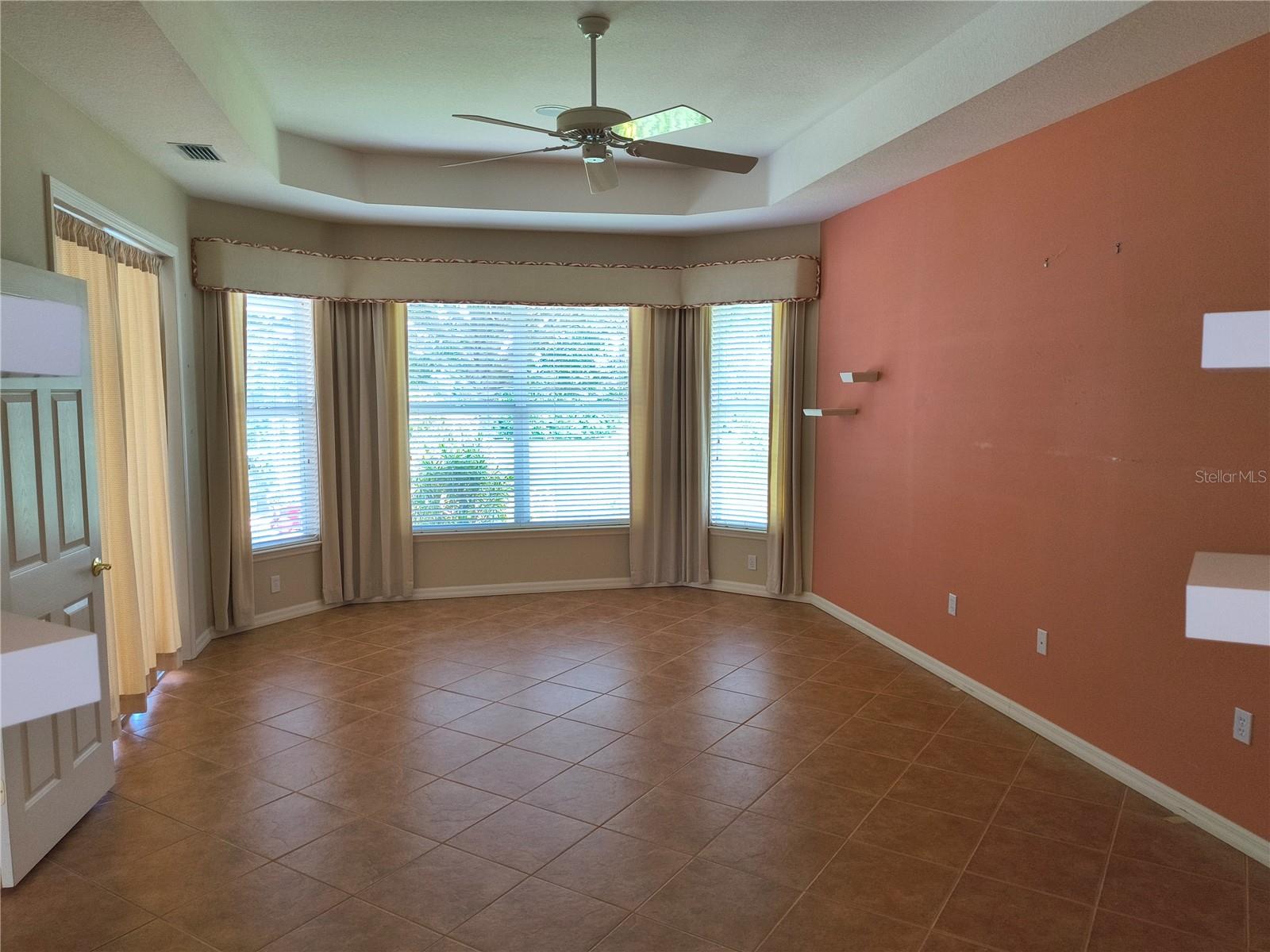 Image 7 of 30 For 214 Lake Victoria Court