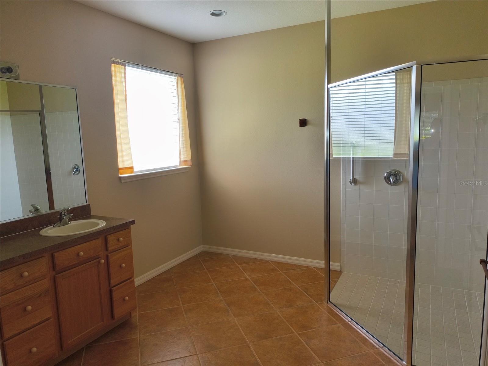 Image 9 of 30 For 214 Lake Victoria Court