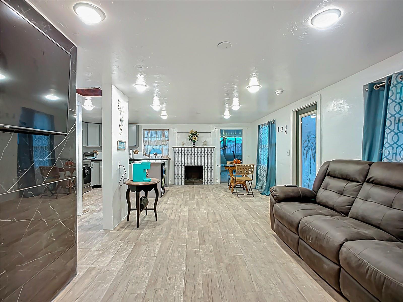 Image 10 of 34 For 2060 Pine Street