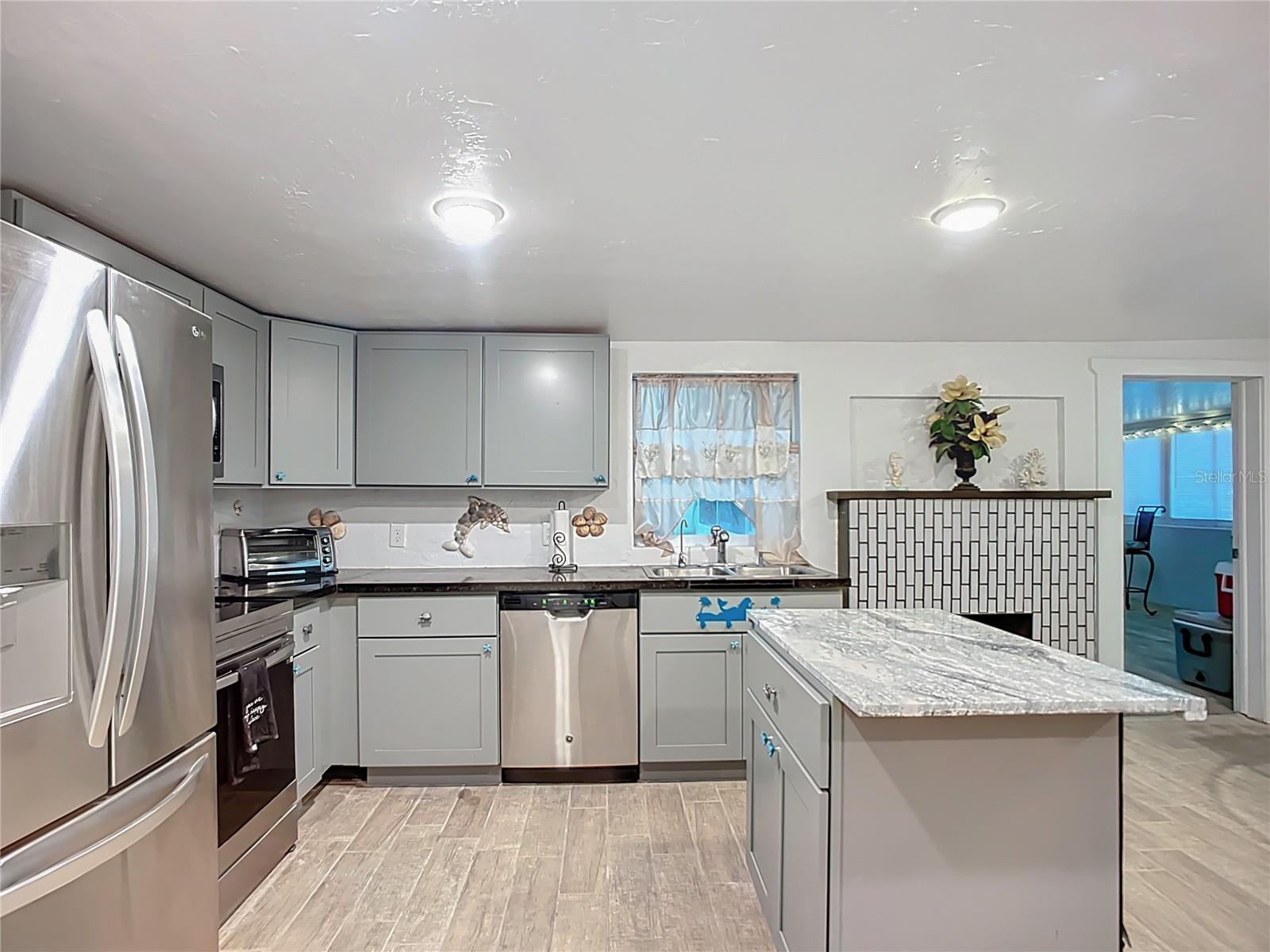 Image 3 of 34 For 2060 Pine Street