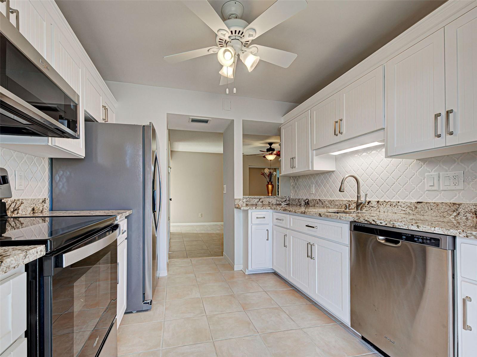 Image 13 of 75 For 990 Bird Bay Way 258