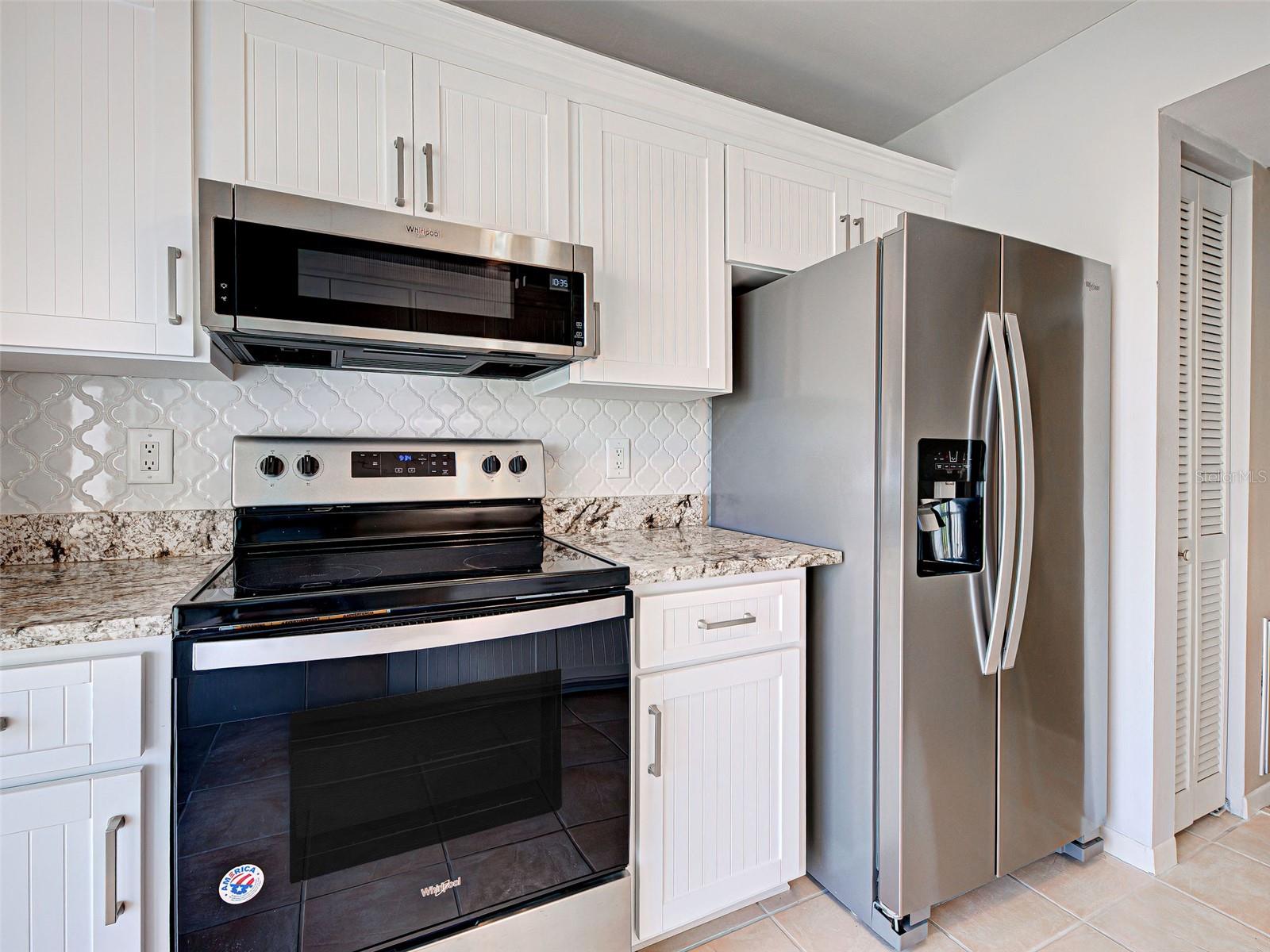 Image 14 of 75 For 990 Bird Bay Way 258