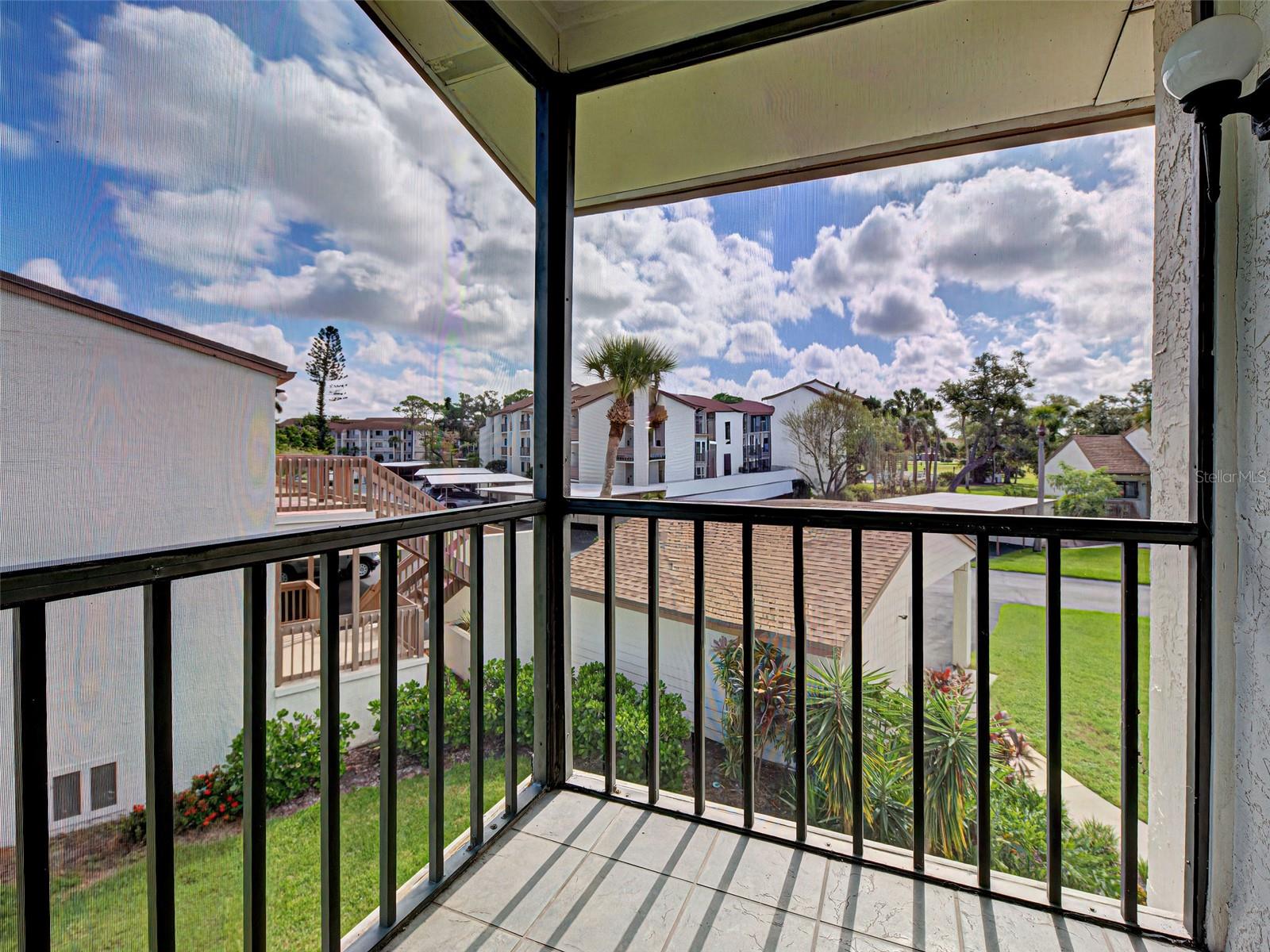 Image 16 of 75 For 990 Bird Bay Way 258