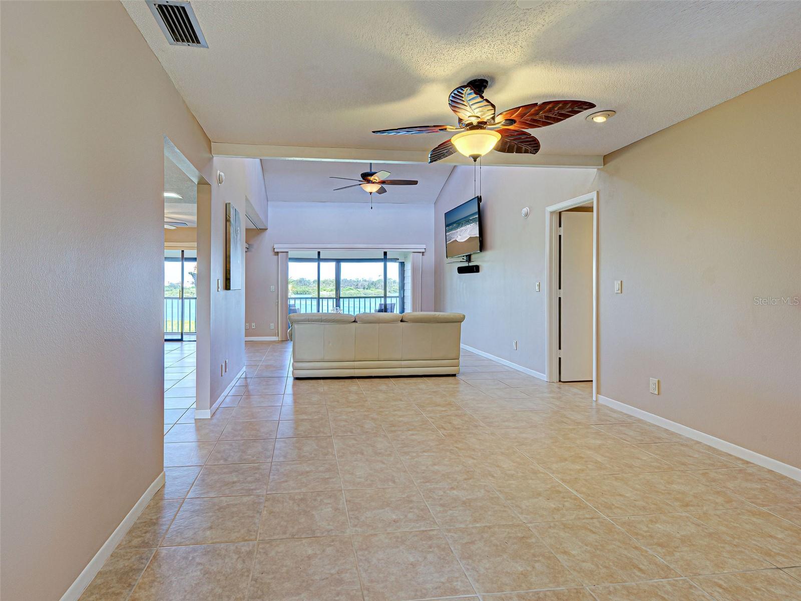 Image 18 of 75 For 990 Bird Bay Way 258