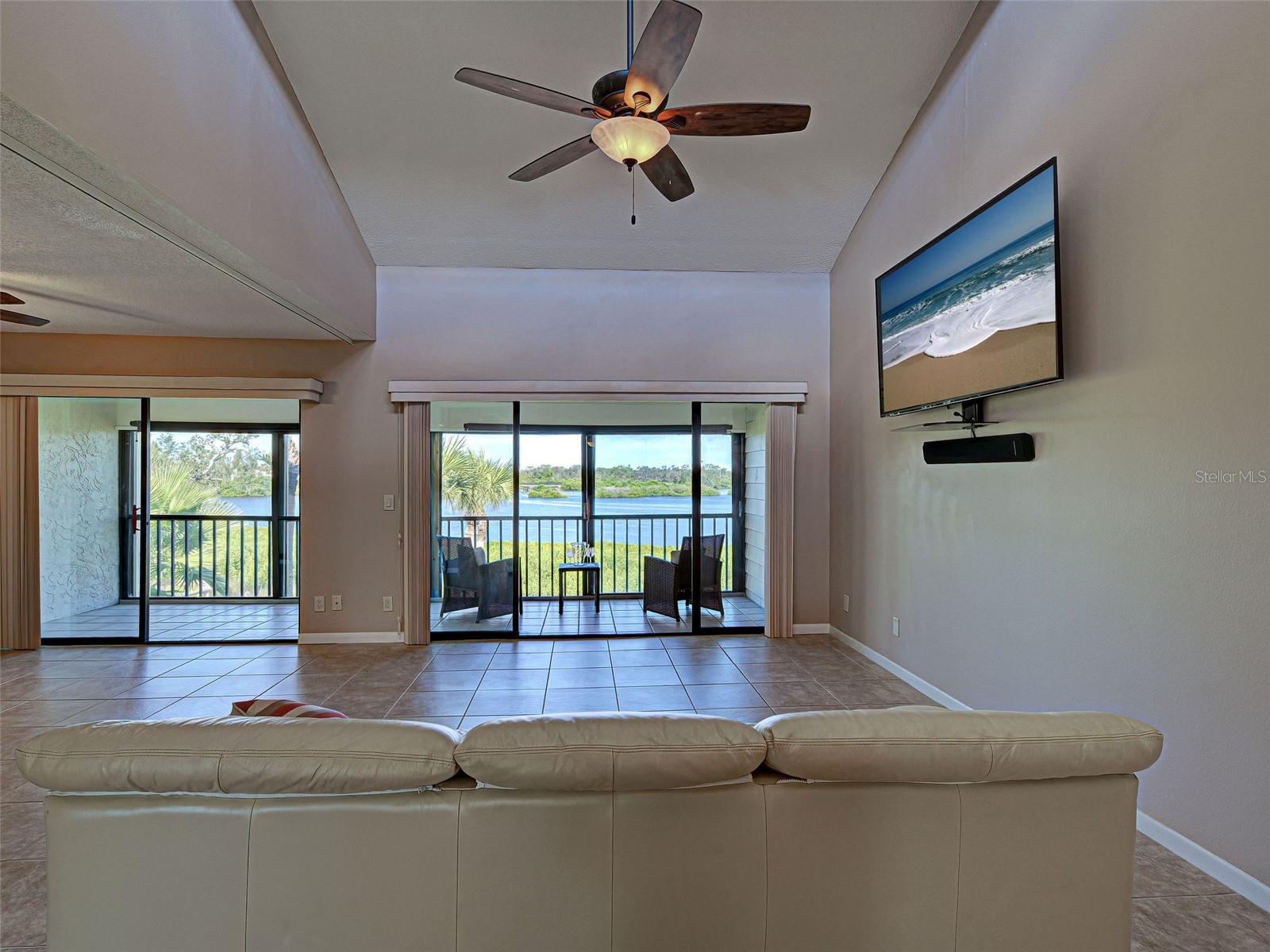 Image 20 of 75 For 990 Bird Bay Way 258