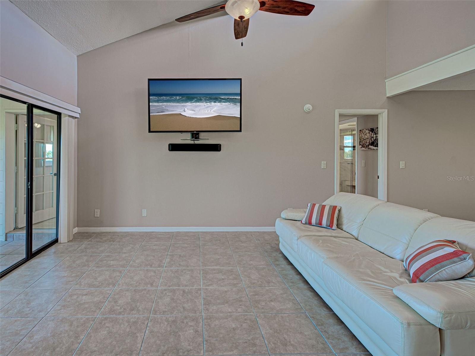 Image 23 of 75 For 990 Bird Bay Way 258