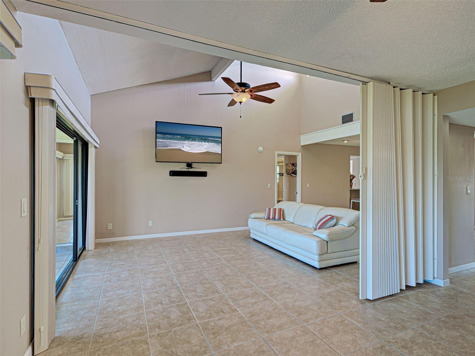 Image 28 of 75 For 990 Bird Bay Way 258