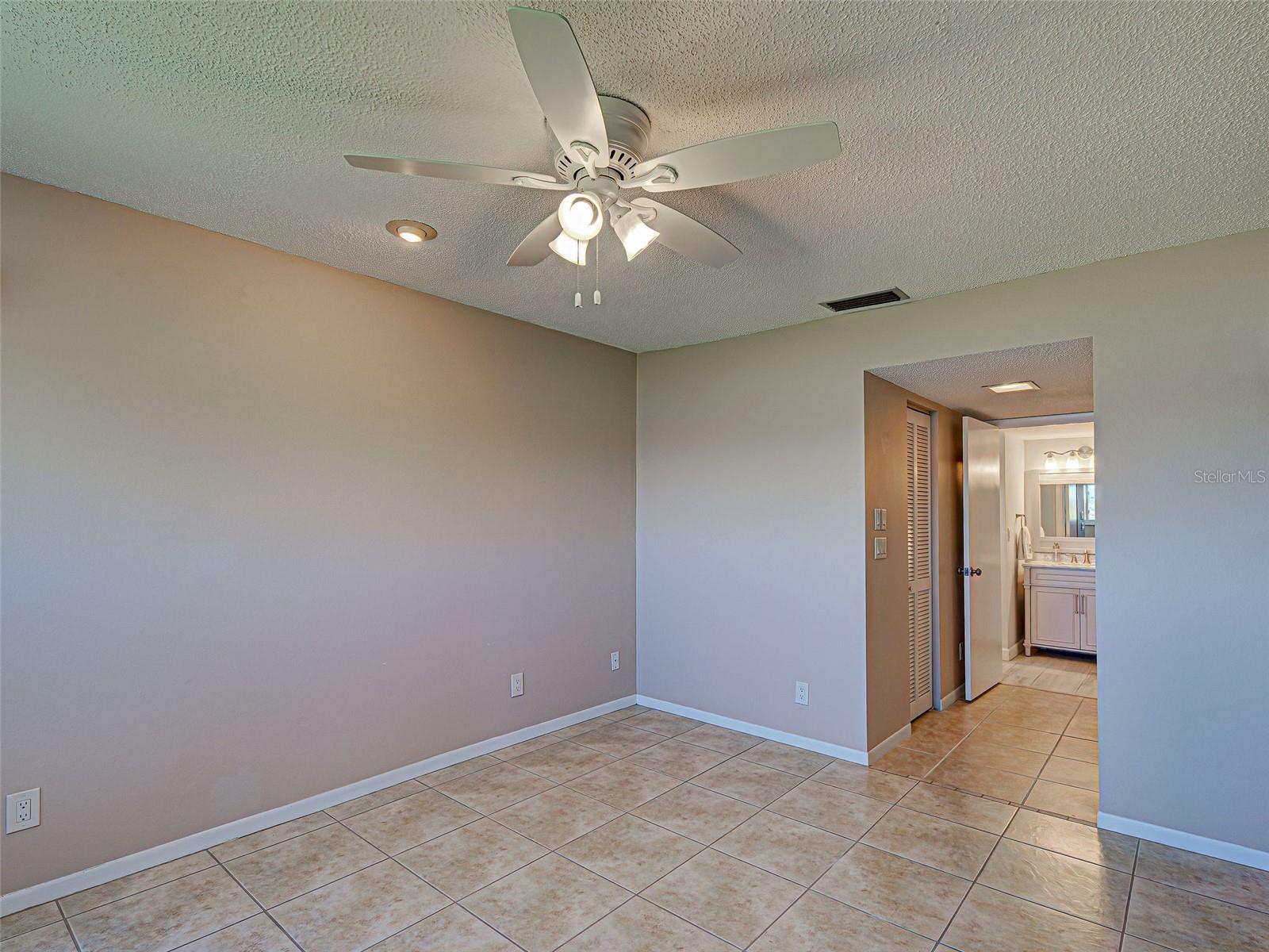 Image 35 of 75 For 990 Bird Bay Way 258