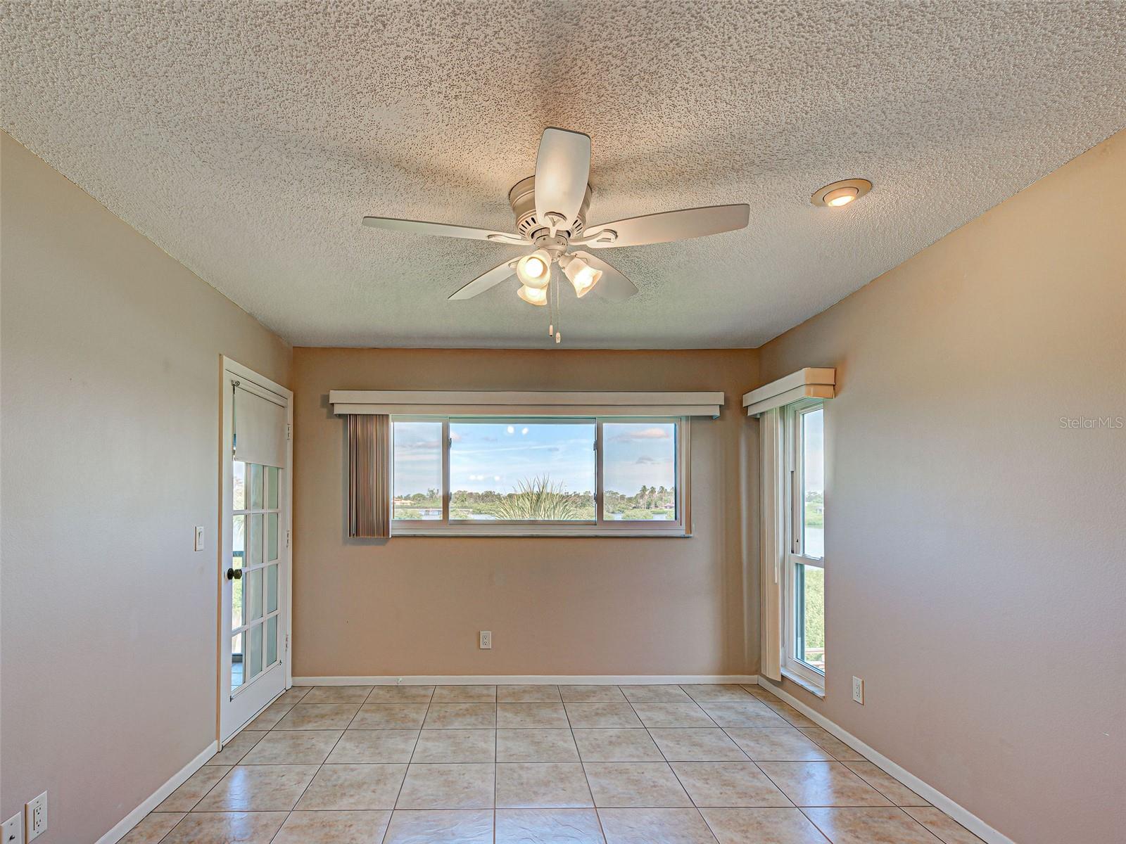 Image 36 of 75 For 990 Bird Bay Way 258