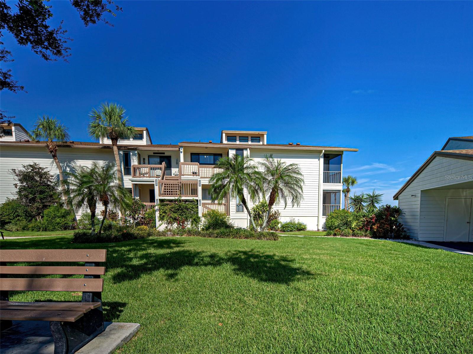 Image 45 of 75 For 990 Bird Bay Way 258