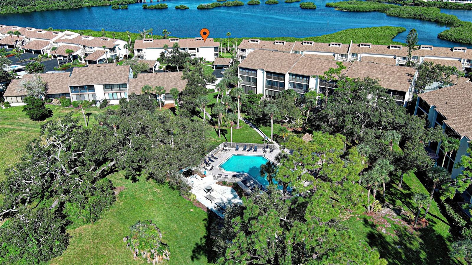Image 47 of 75 For 990 Bird Bay Way 258