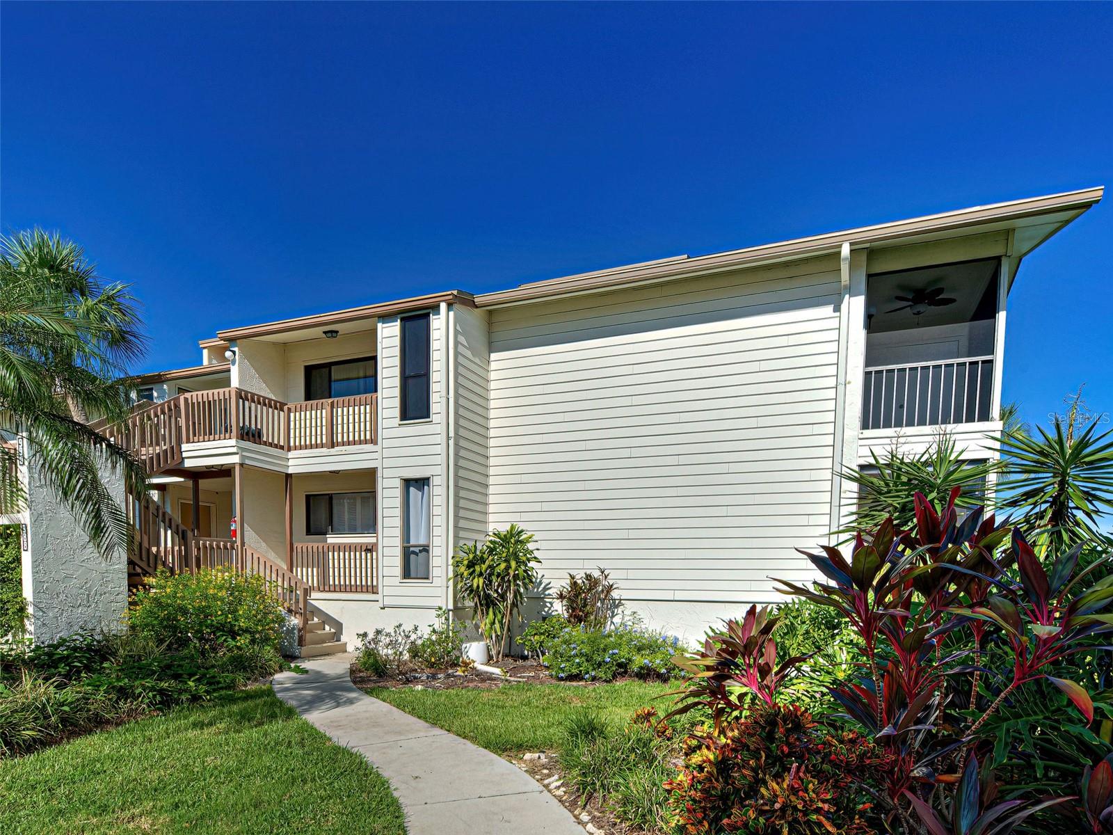Image 6 of 75 For 990 Bird Bay Way 258