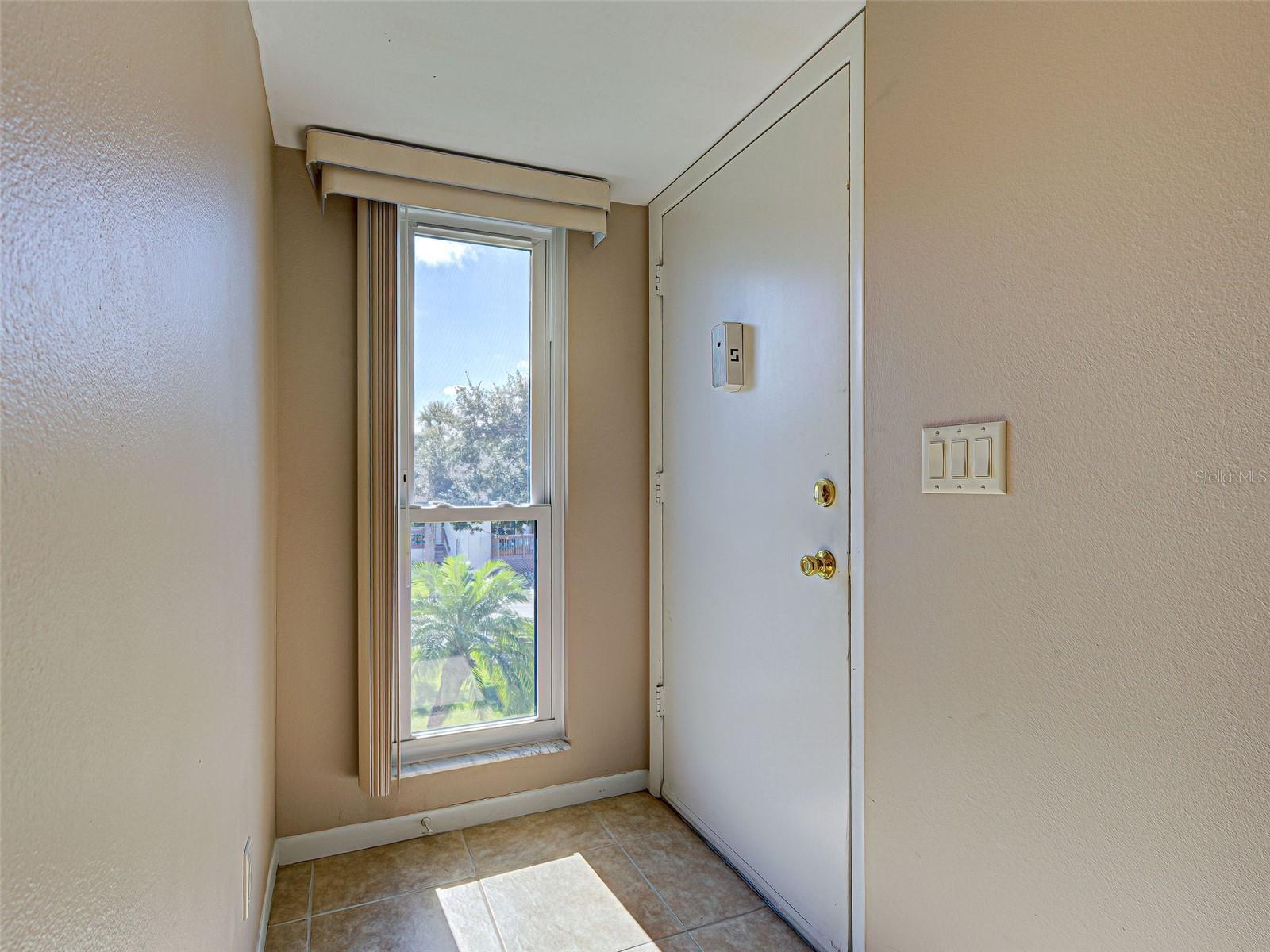 Image 8 of 75 For 990 Bird Bay Way 258