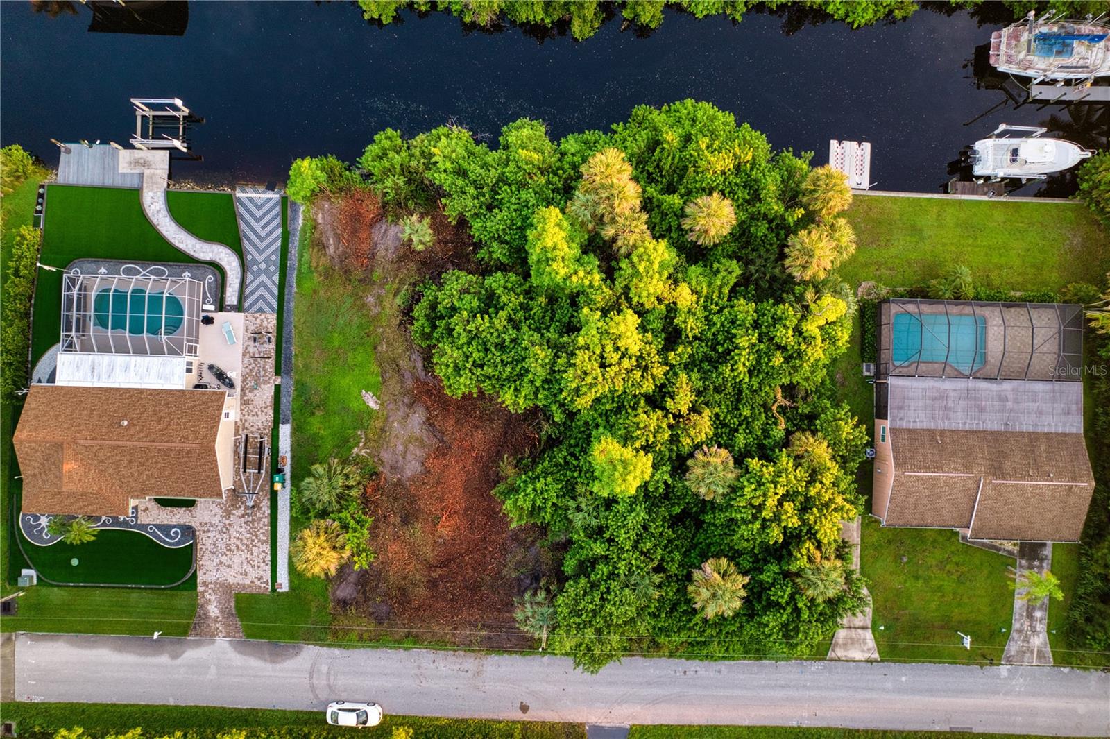 Image 3 of 20 For 18522 Ayrshire Circle