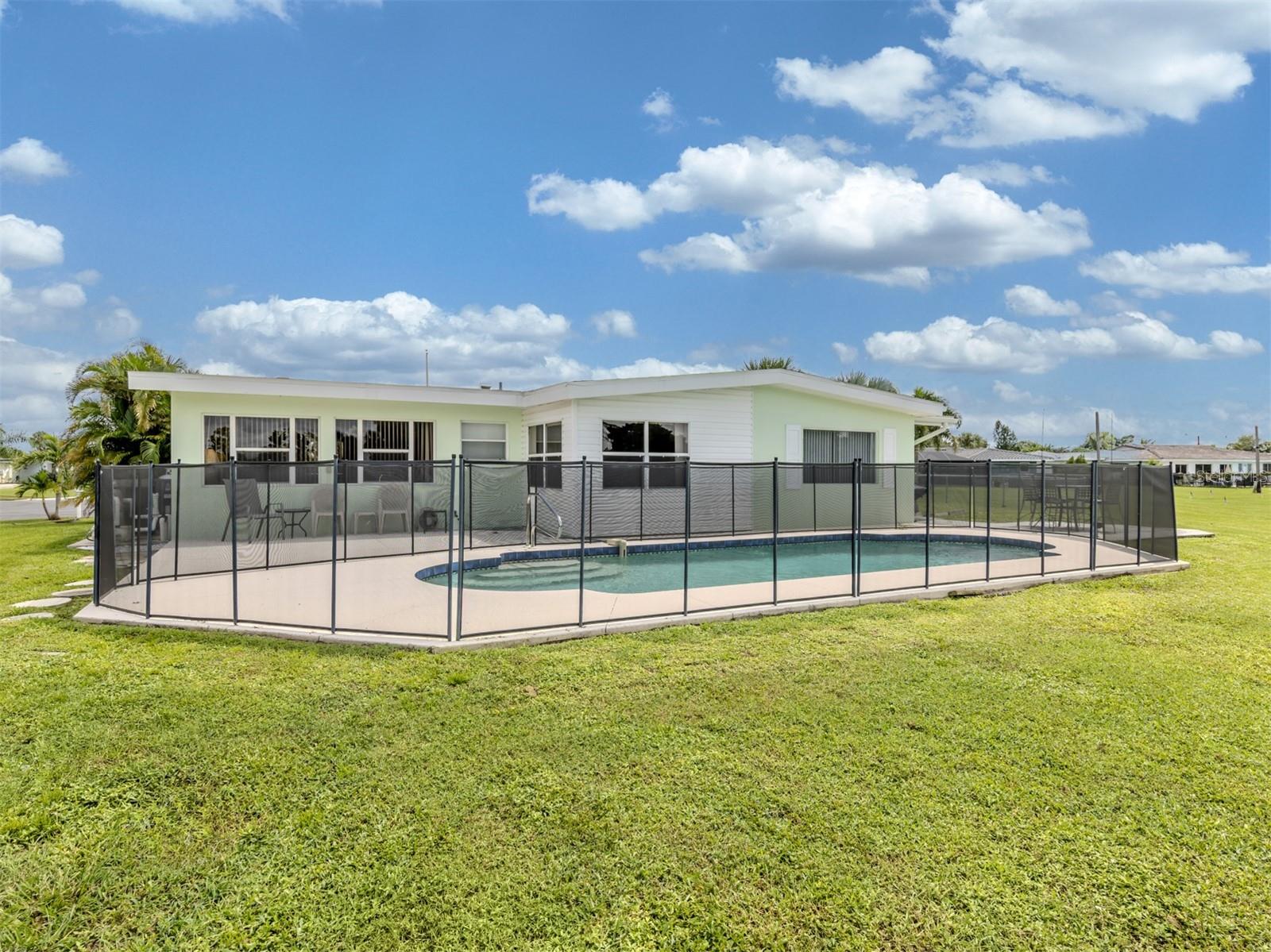 Image 25 of 41 For 2500 Aquilos Court