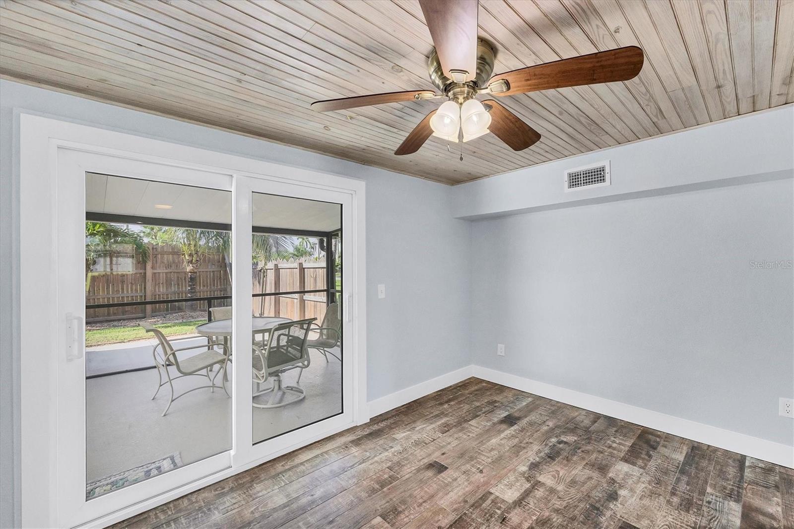 Image 14 of 56 For 609 Perry Street