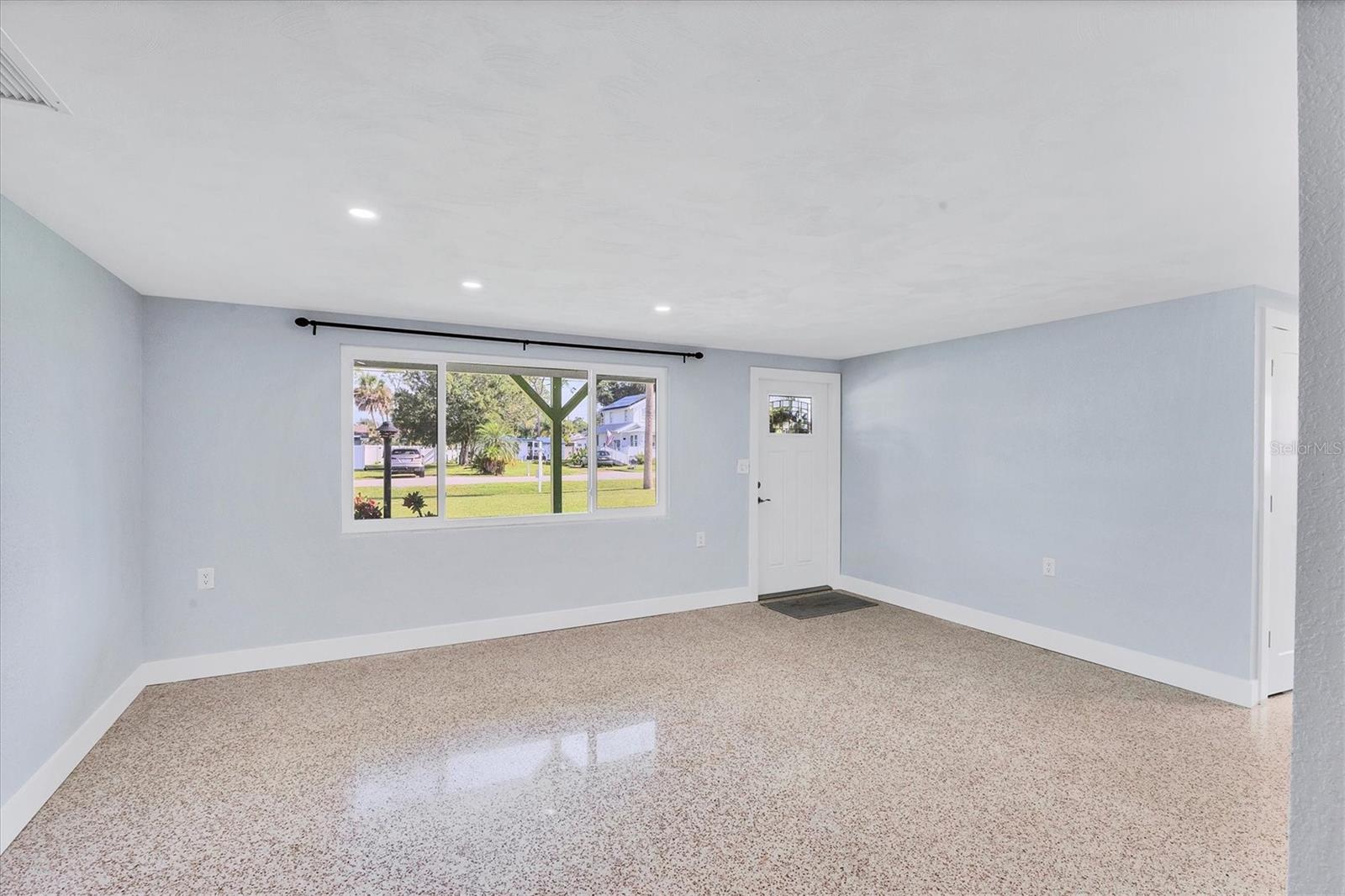 Image 7 of 56 For 609 Perry Street