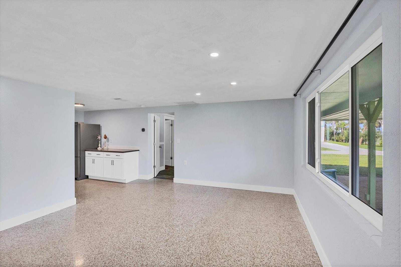 Image 8 of 56 For 609 Perry Street
