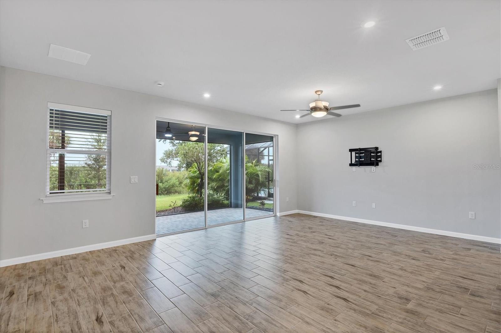 Image 16 of 73 For 17953 Grand Prosperity Drive