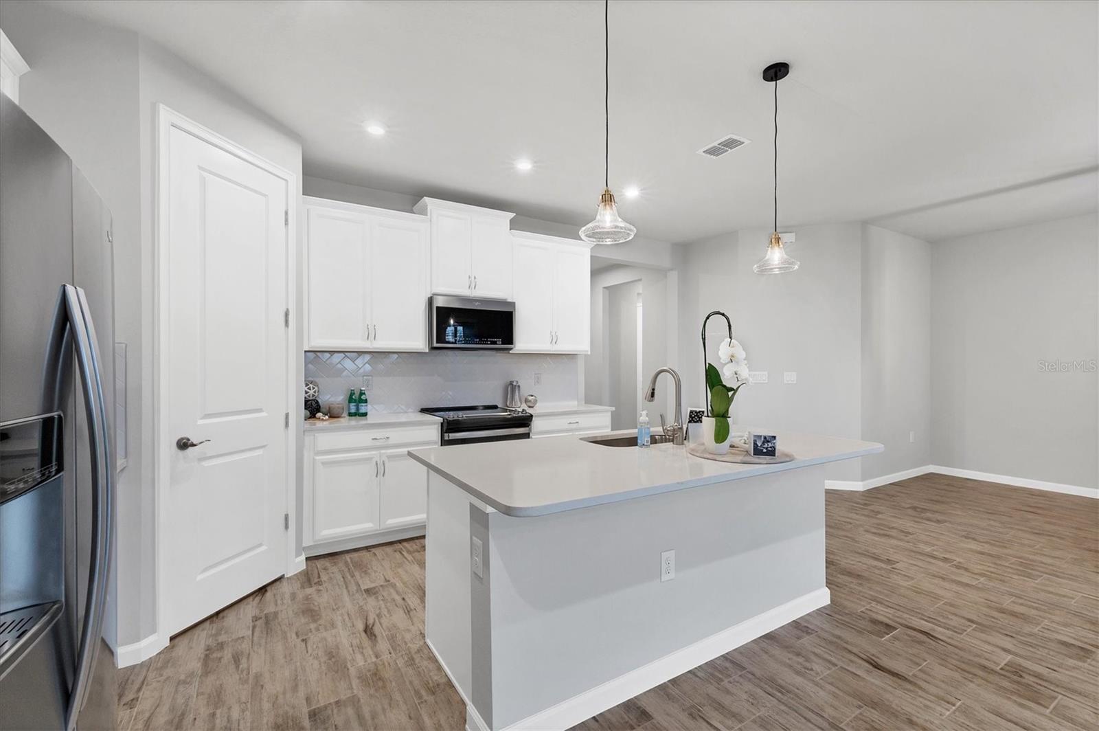 Image 19 of 73 For 17953 Grand Prosperity Drive