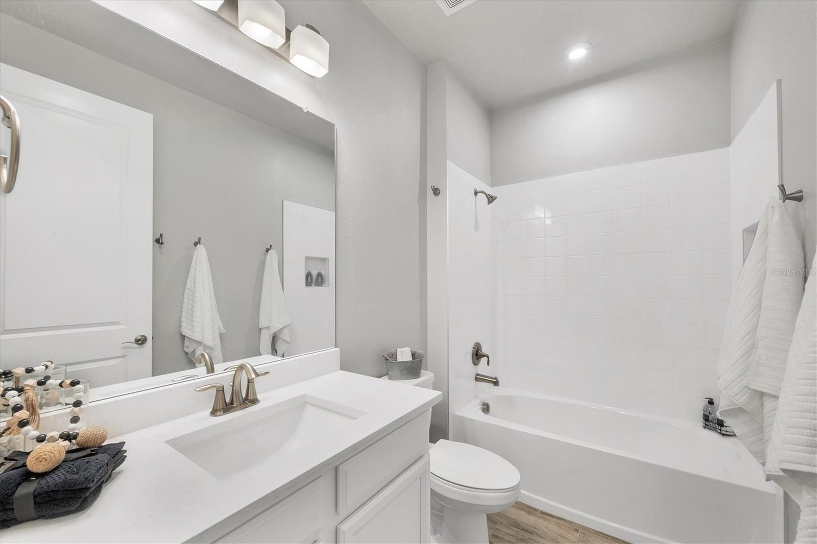 Image 29 of 73 For 17953 Grand Prosperity Drive