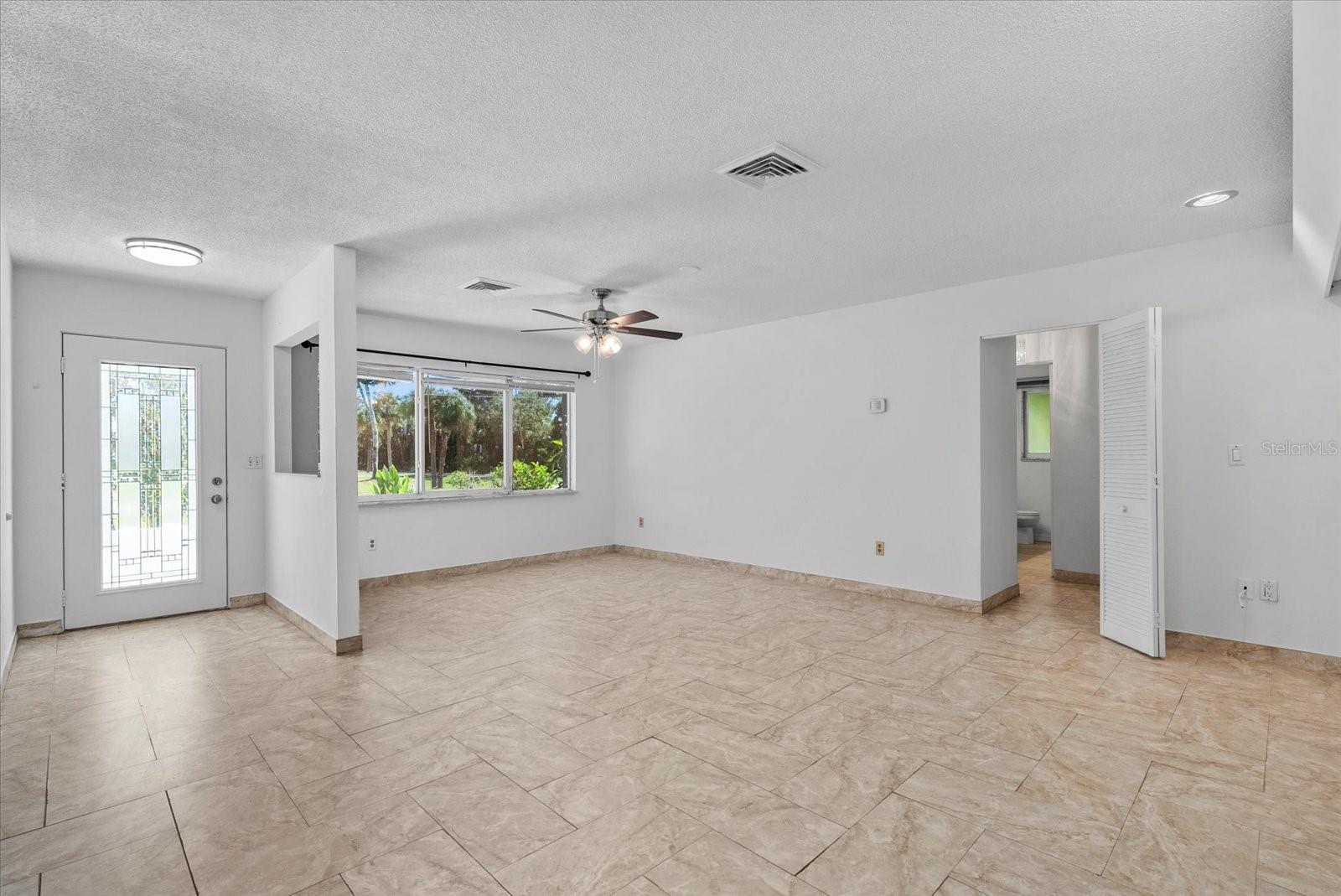 Image 19 of 47 For 1400 Mustang Street