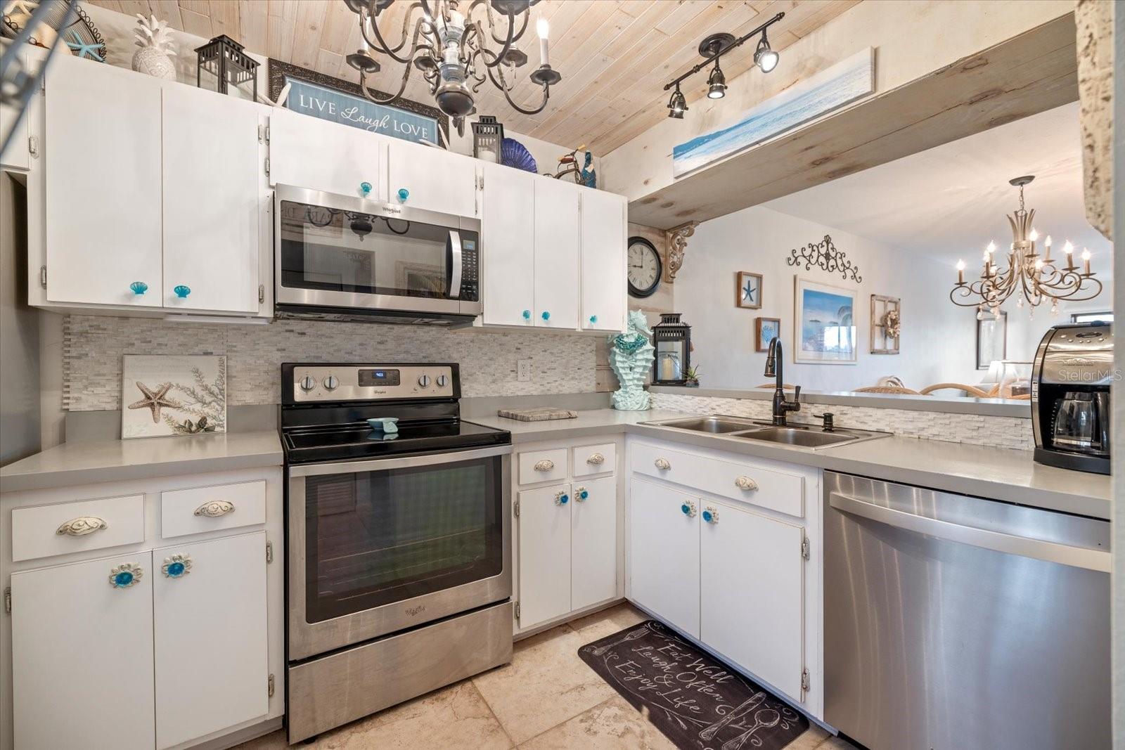 Image 6 of 43 For 1176 Bird Bay Way 207