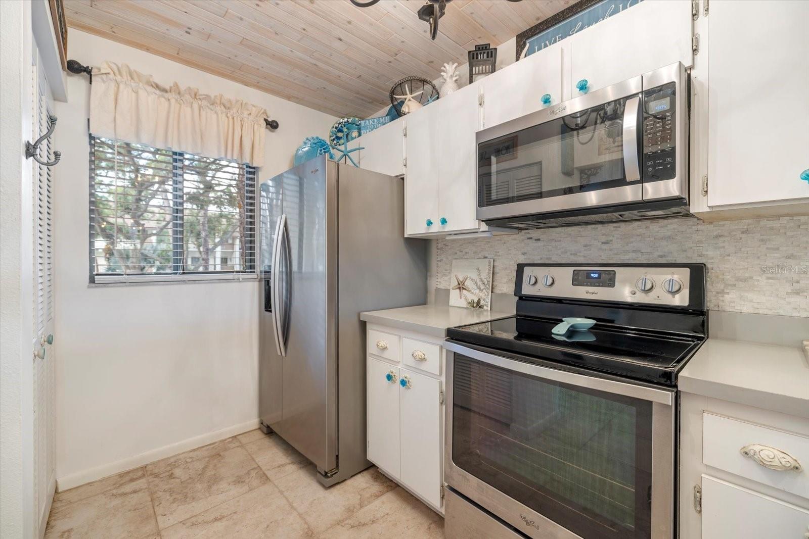 Image 7 of 43 For 1176 Bird Bay Way 207