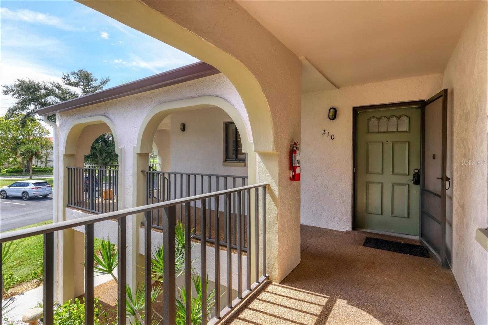 Image 6 of 42 For 822 Capri Isles Boulevard 210