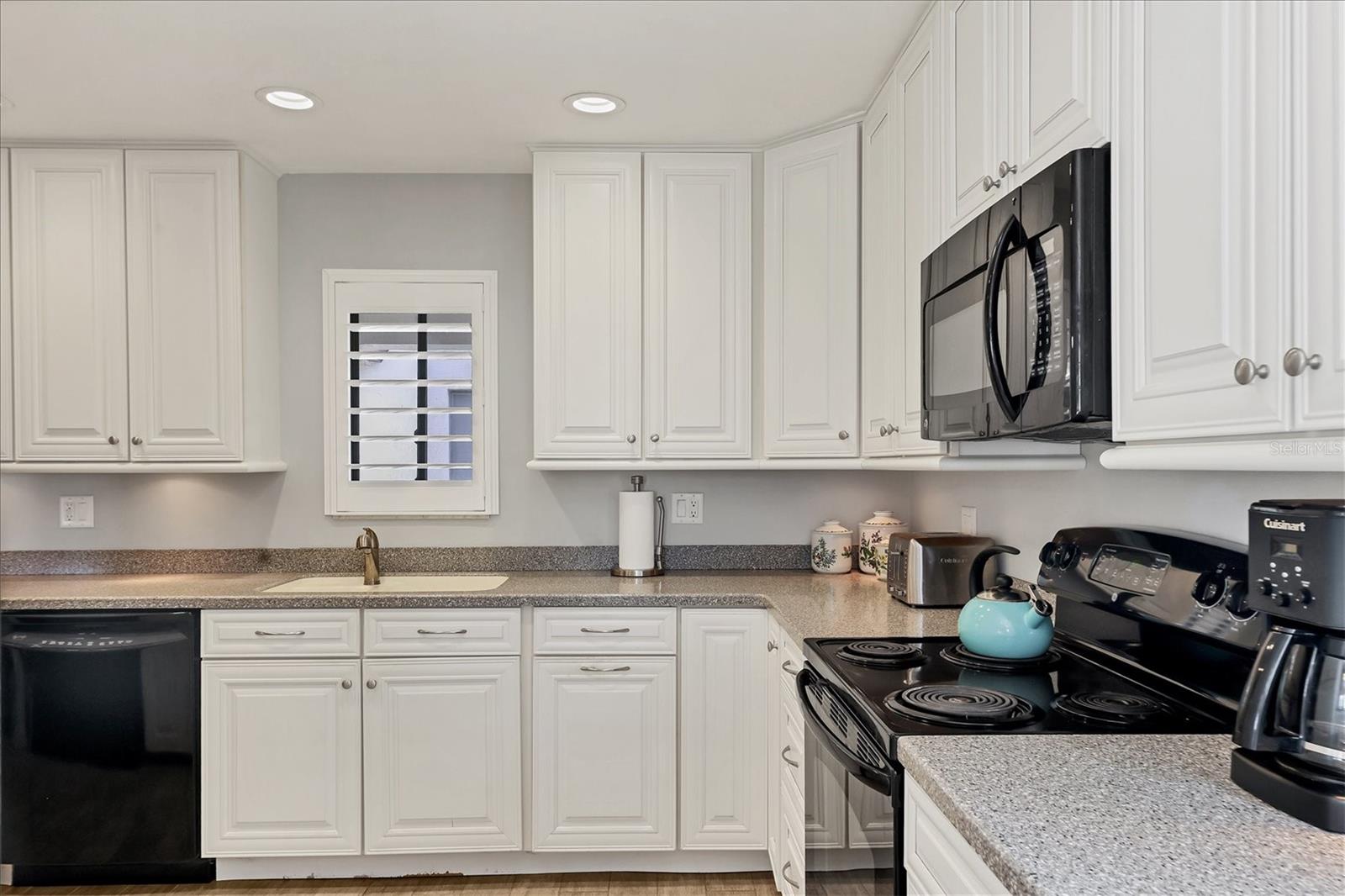 Image 8 of 42 For 822 Capri Isles Boulevard 210