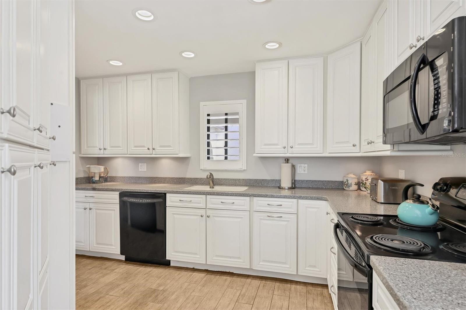 Image 9 of 42 For 822 Capri Isles Boulevard 210