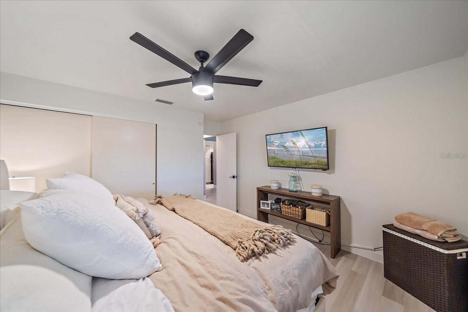 Image 16 of 21 For 1211 Capri Isles Boulevard 6
