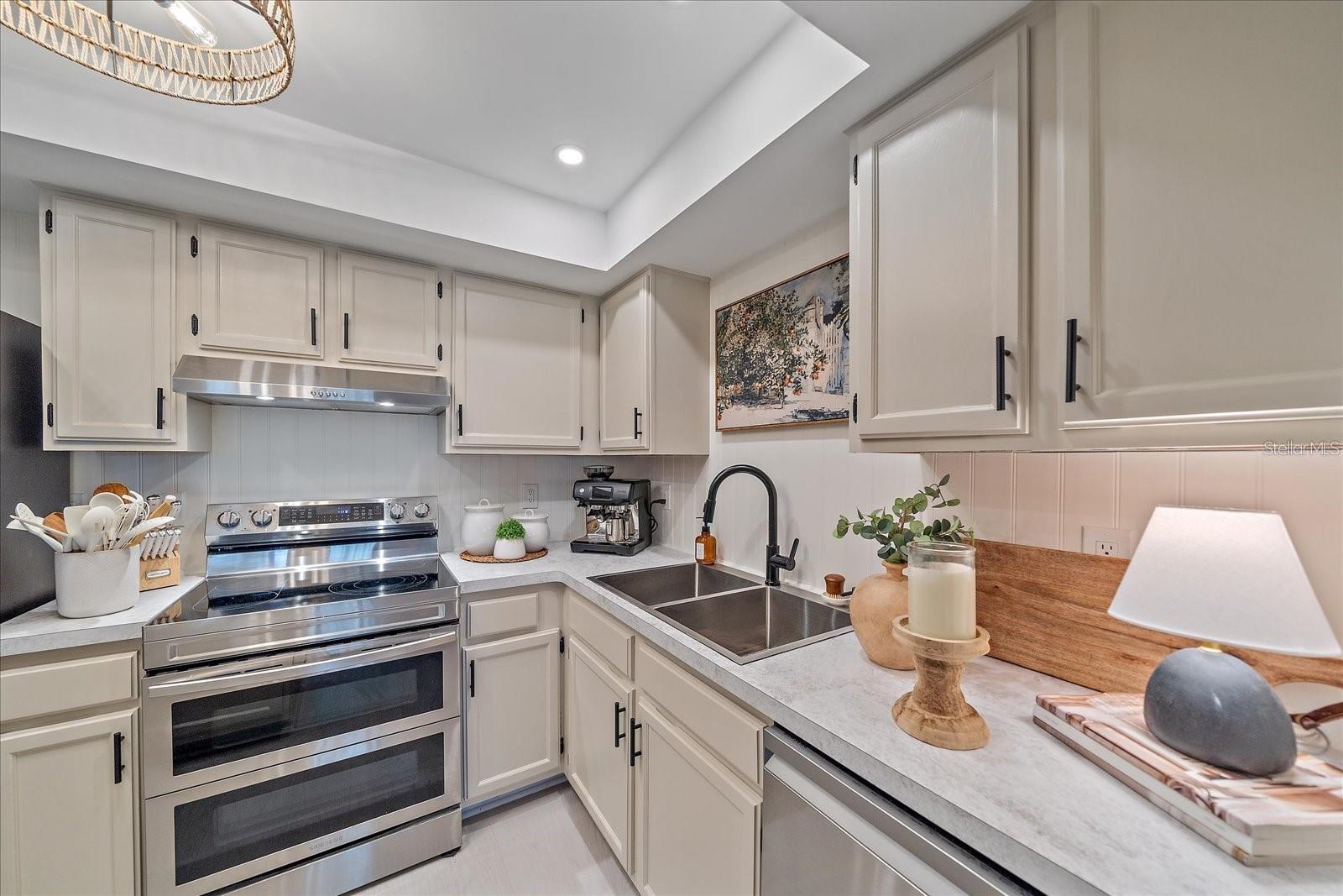 Image 6 of 21 For 1211 Capri Isles Boulevard 6
