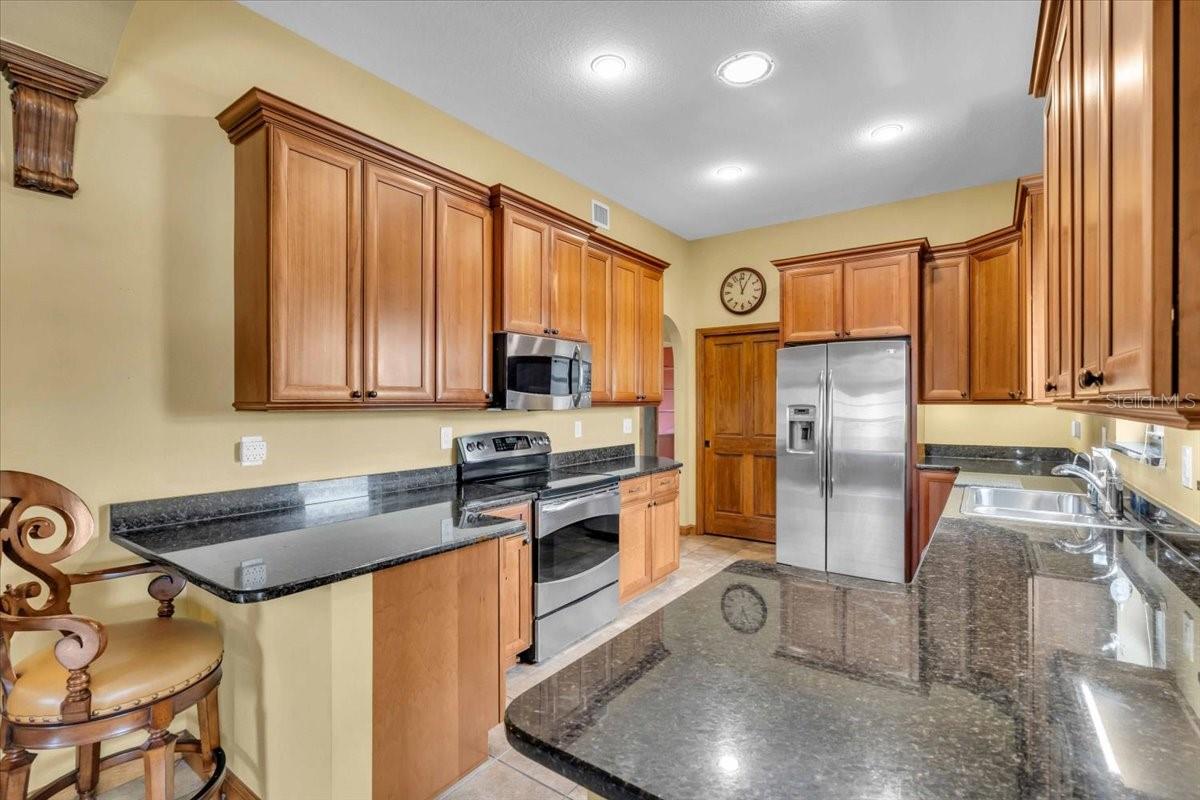 Image 17 of 67 For 302 Colonia Lane W