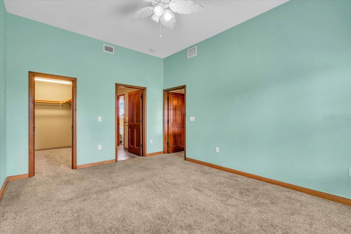 Image 25 of 67 For 302 Colonia Lane W