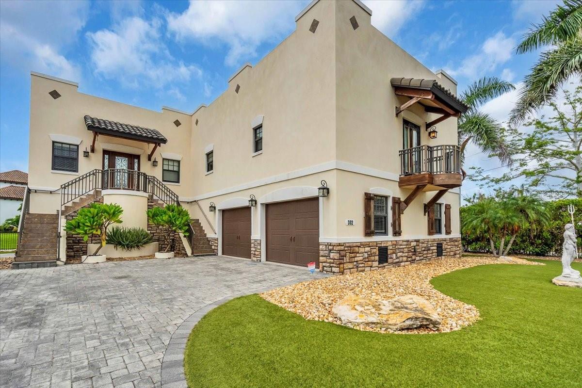 Image 3 of 67 For 302 Colonia Lane W
