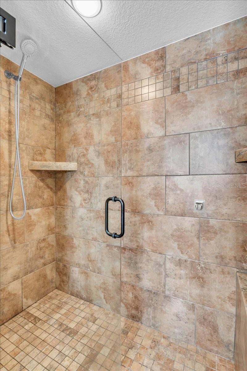Image 30 of 67 For 302 Colonia Lane W
