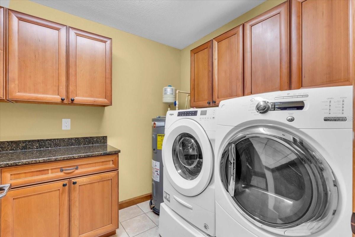 Image 31 of 67 For 302 Colonia Lane W