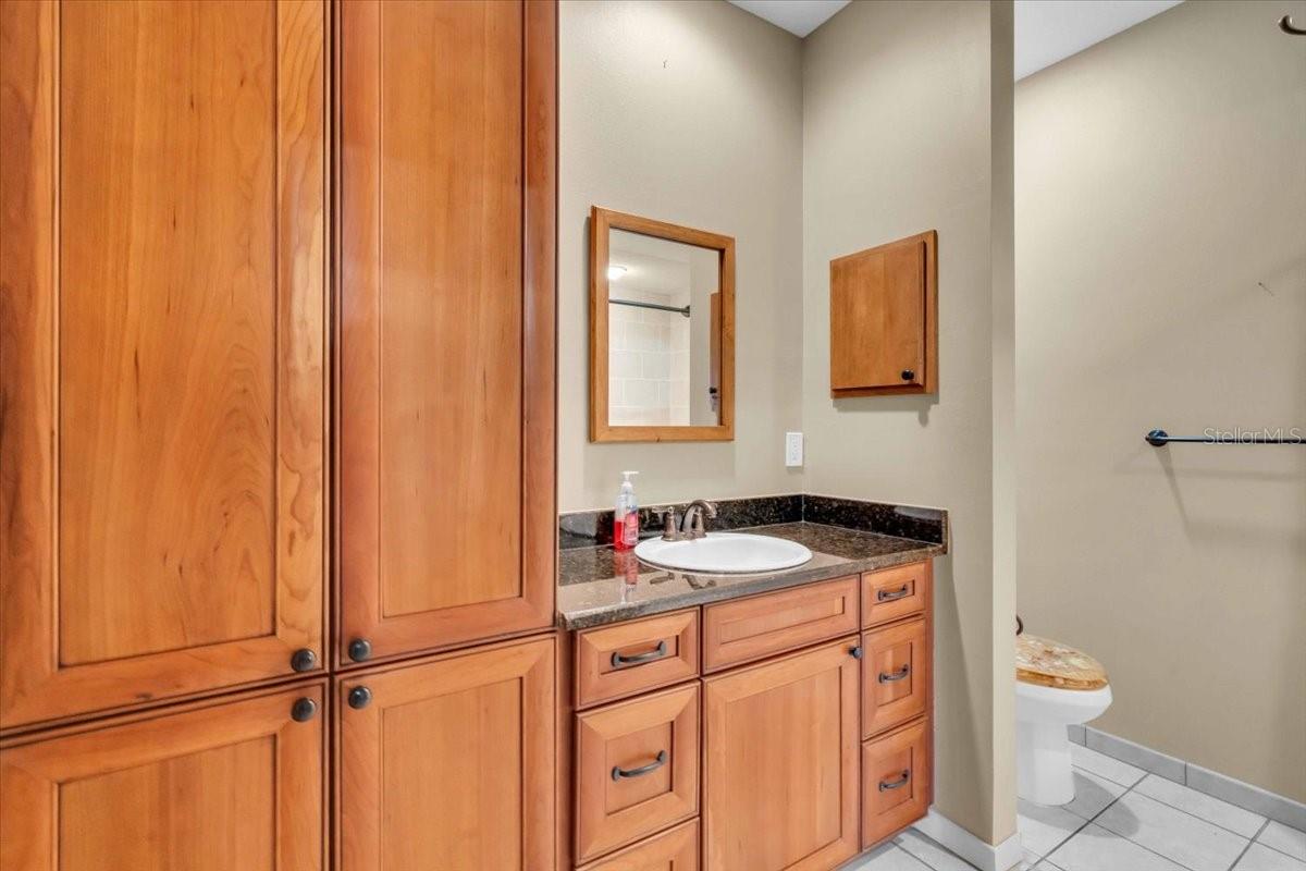 Image 34 of 67 For 302 Colonia Lane W