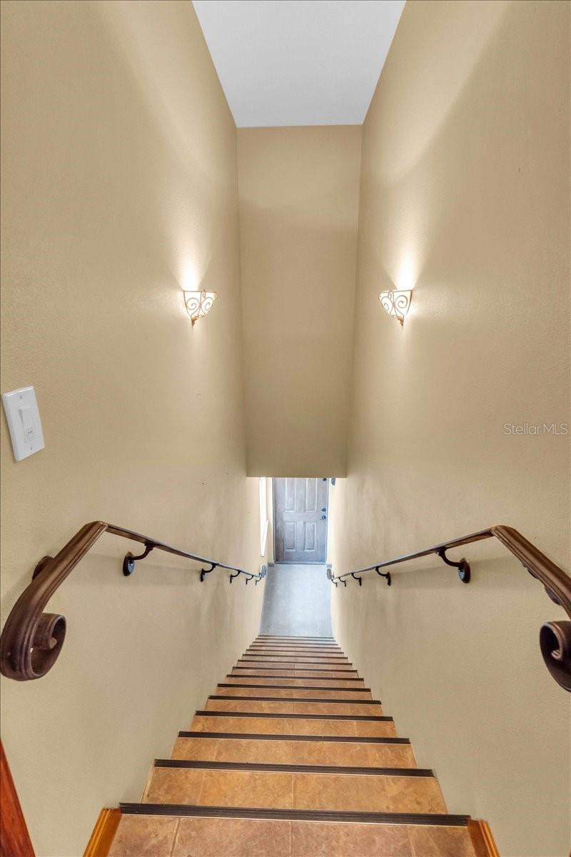 Image 38 of 67 For 302 Colonia Lane W