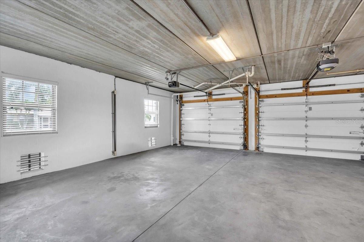 Image 43 of 67 For 302 Colonia Lane W