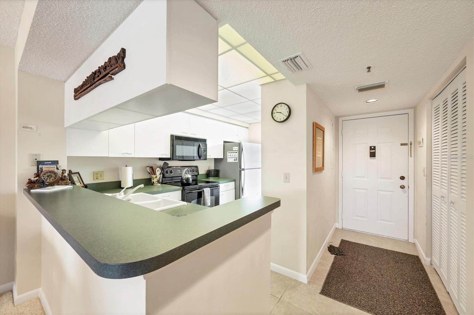 Image 17 of 66 For 823 Wexford Boulevard 823