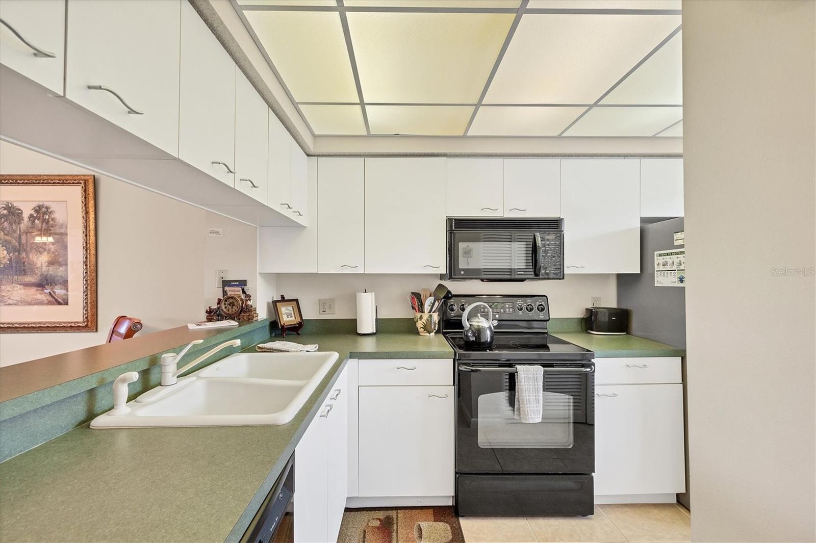 Image 19 of 66 For 823 Wexford Boulevard 823