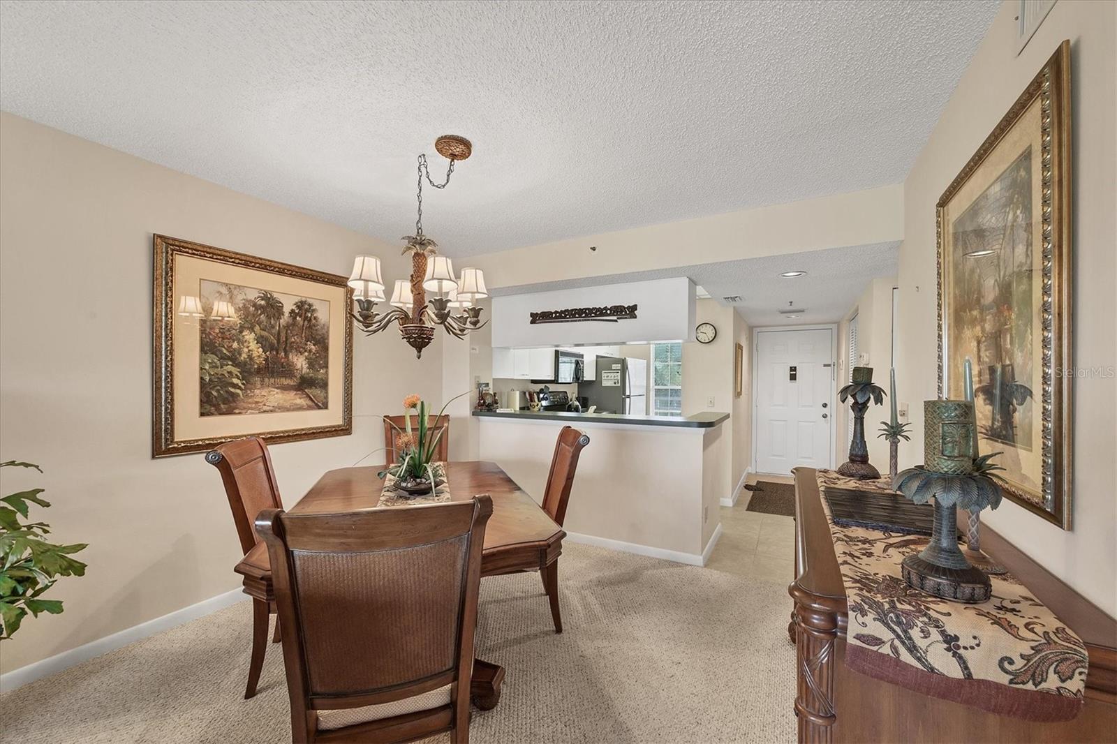 Image 23 of 66 For 823 Wexford Boulevard 823