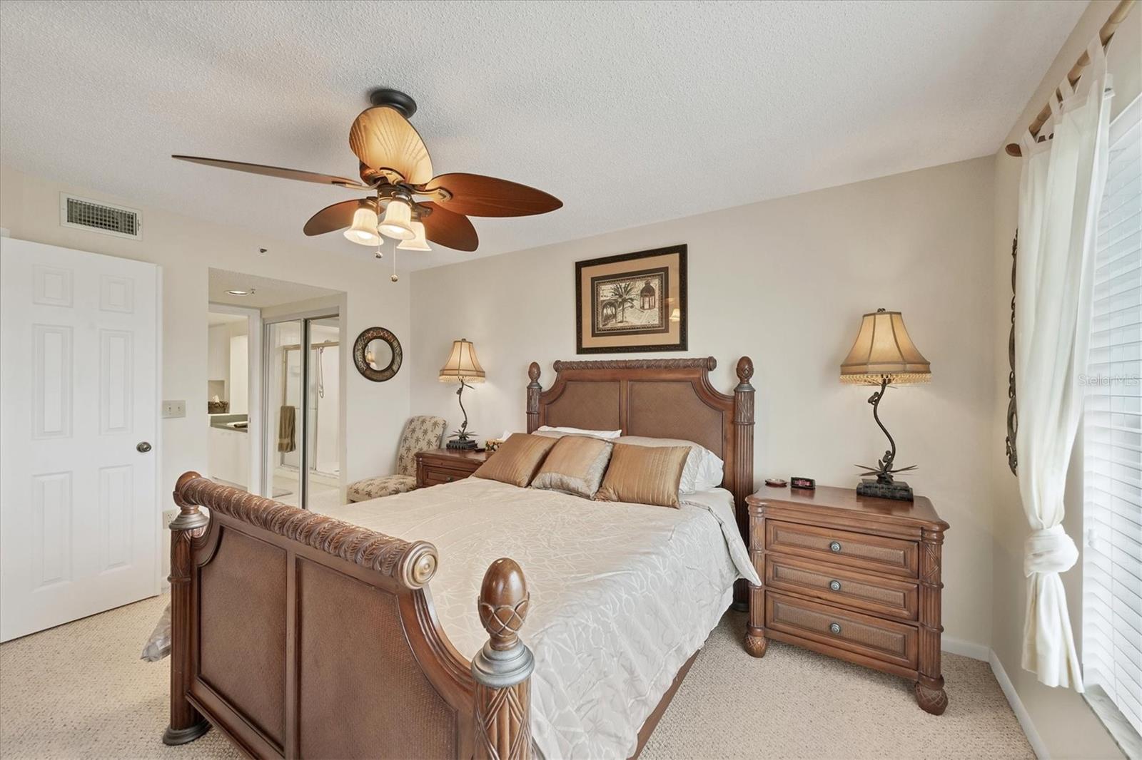 Image 26 of 66 For 823 Wexford Boulevard 823