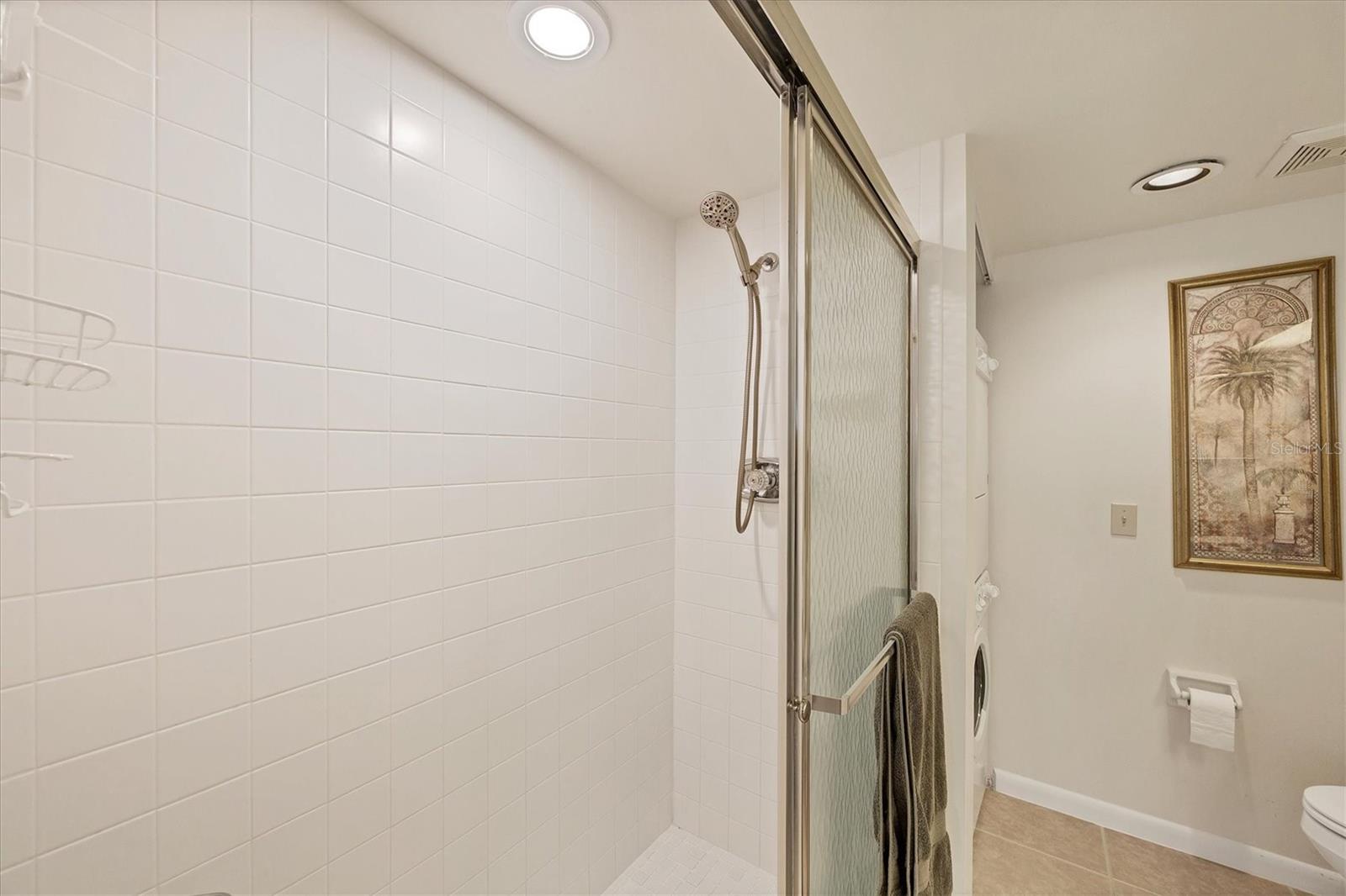 Image 29 of 66 For 823 Wexford Boulevard 823