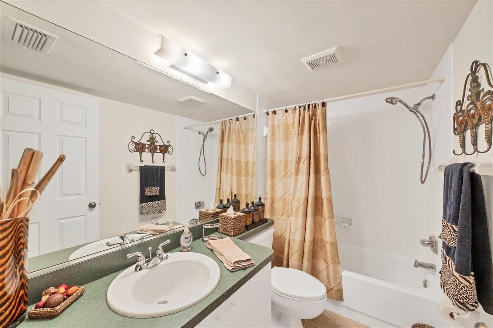 Image 32 of 66 For 823 Wexford Boulevard 823